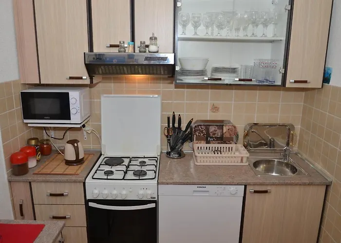 Apartment Ma-lo 1 Pirovac